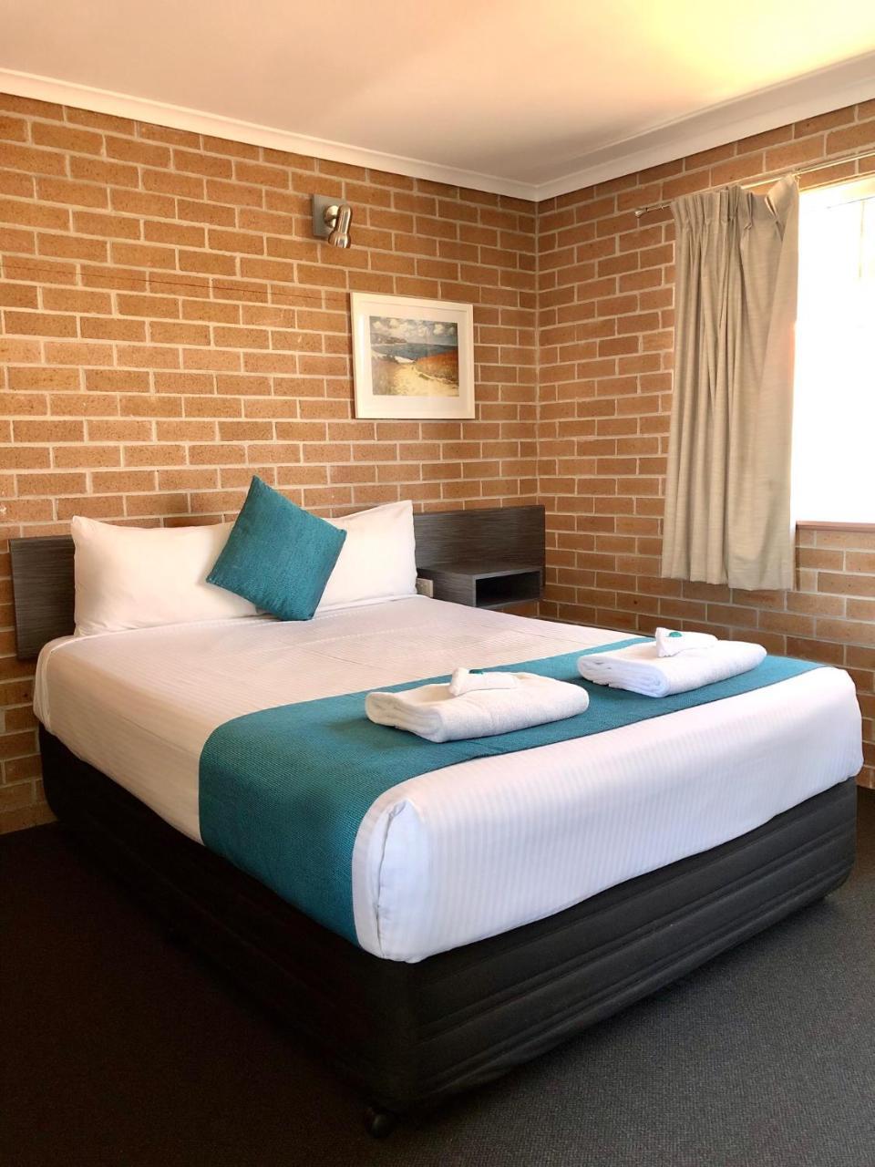 The Oaks Hotel Motel Albion Park Esterno foto